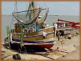 Altes Holzboot auf dem Trockendock (WDR)